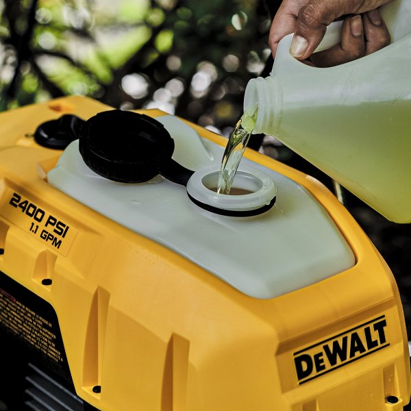 Dewalt 2400 psi 1.1 gpm cold water electric pressure washer hotsell