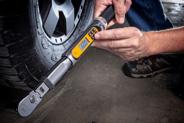 thumbnail image 2 of GearWrench 120XP™ Flex Angle Digital Torque Wrench, 1/4-in 2 of 14