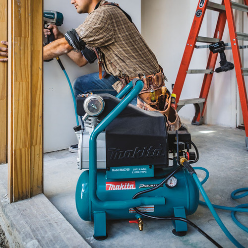 thumbnail image 2 of Makita MAC700 Big Bore 2.0 HP Air Compressor - 2.6 Gallon Portable Oil-Lubricated Hot Dog Compressor 2 of 3